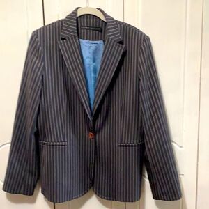 Perry Ellis Boyfriend style Pinstripe Blazer 10